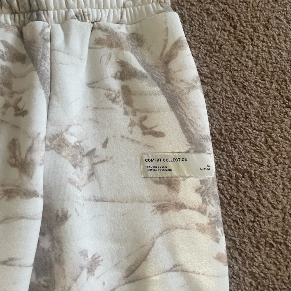 White Oak Camo Sweatpants - Picture 3 of 4